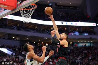 而队友们在 而队友们在